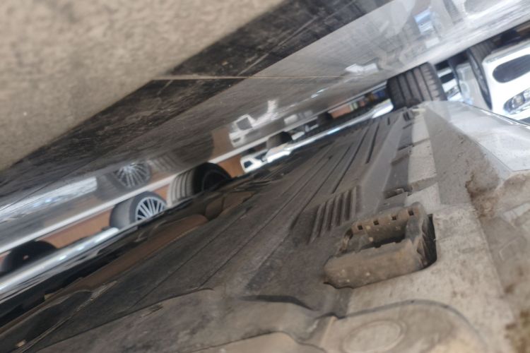 奔驰C级 2023款 改款 C 260 L 皓夜运动版局部细节9001