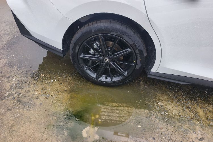 长安UNI-V 2025款 1.5T 500Bar高能版车身外观6008