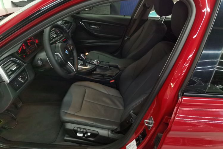 宝马3系 2017款 320Li M运动型中控内饰19