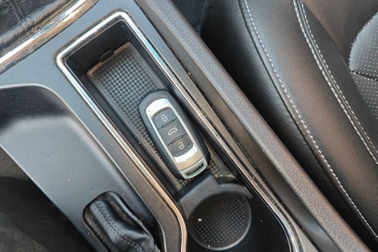 吉利汽车 帝豪 2017款 三厢百万款 1.5L 手动向上版中控内饰11