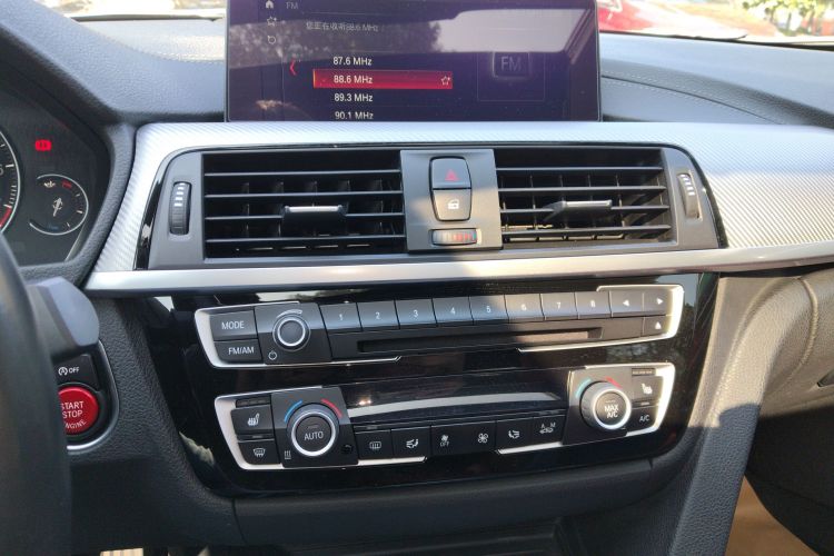 宝马3系 2018款 330i M运动曜夜版中控内饰16