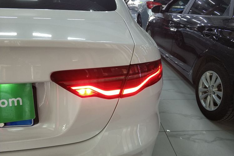 捷豹XEL 2020款 2.0T 200PS R-DYNAMIC S进取运动版车身外观9