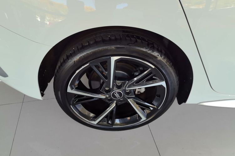 奥迪A3 2024款 Sportback 35 TFSI 时尚运动型车身外观6008