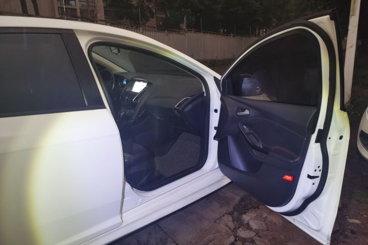 福特 福克斯 2017款 1.5T CTCC 白黑限量版局部细节9005