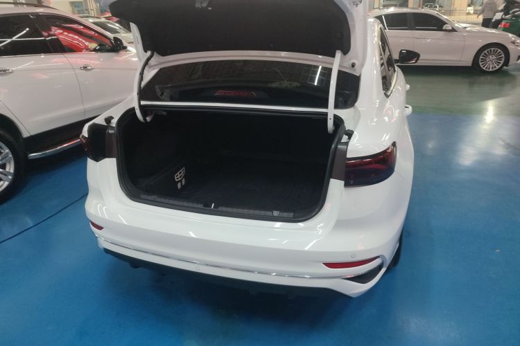 吉利汽车 帝豪 2023款 第4代冠军版 1.5L CVT尊贵型机舱底盘23