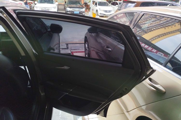 长安 逸达 2023款 蓝鲸NE 1.5T GDI DCT旗舰型中控内饰7006