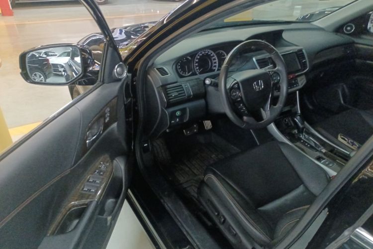 本田 雅阁 2015款 3.0L VTI 尊贵版中控内饰20