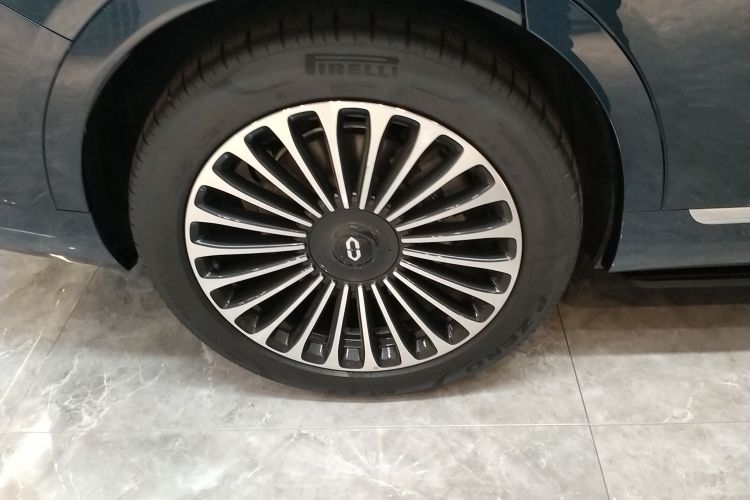 鸿蒙智行 问界M9 2024款 增程 Max版 42kWh 5座版车身外观6008