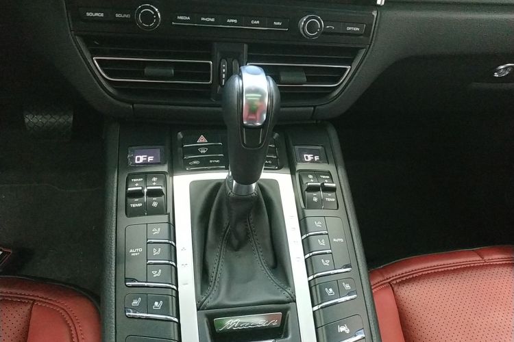 保时捷 2021款 Macan 2.0T中控内饰18