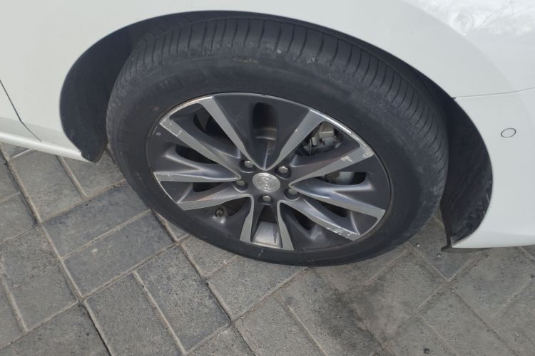 别克GL6 2018款 18T 6座尊贵型车身外观10