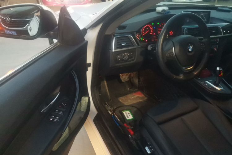 宝马3系GT 2018款 320i 时尚型中控内饰20