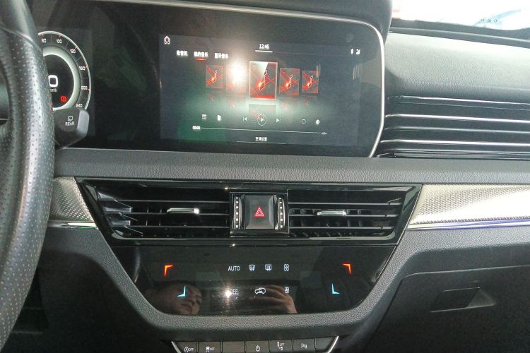 红旗HS5 2019款 2.0T 智联旗享版中控内饰16