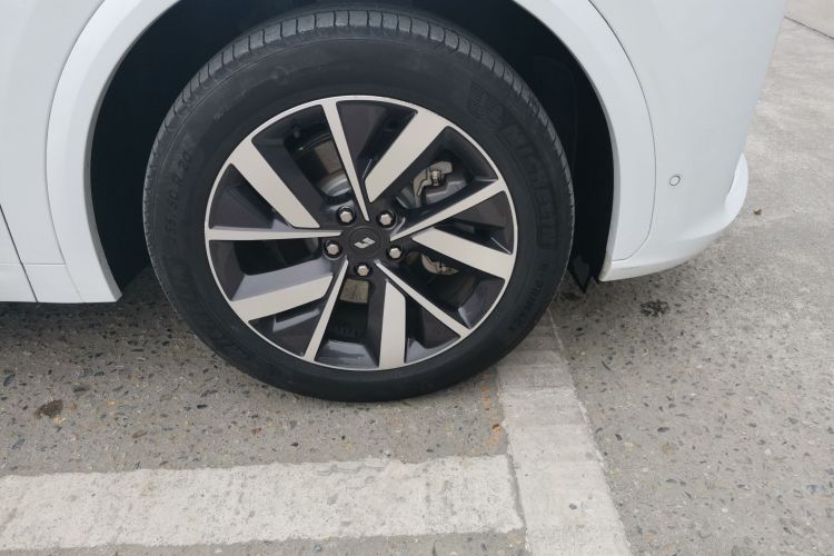 理想汽车 理想L7 2023款 Air车身外观10