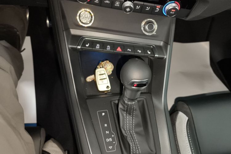 奥迪Q3 2024款 35 TFSI 时尚动感型中控内饰18