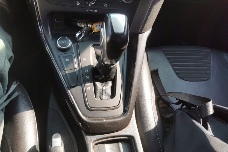 福特 福克斯 2017款 三厢 EcoBoost 180 自动精英型中控内饰18