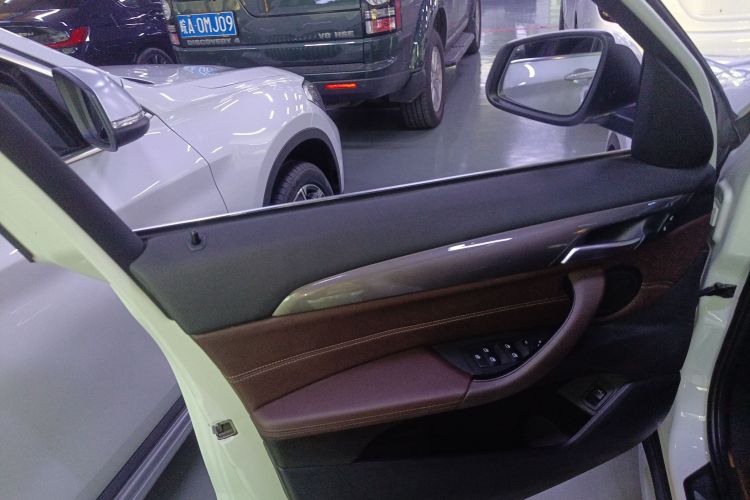 宝马X1 2019款 sDrive18Li 尊享型中控内饰47