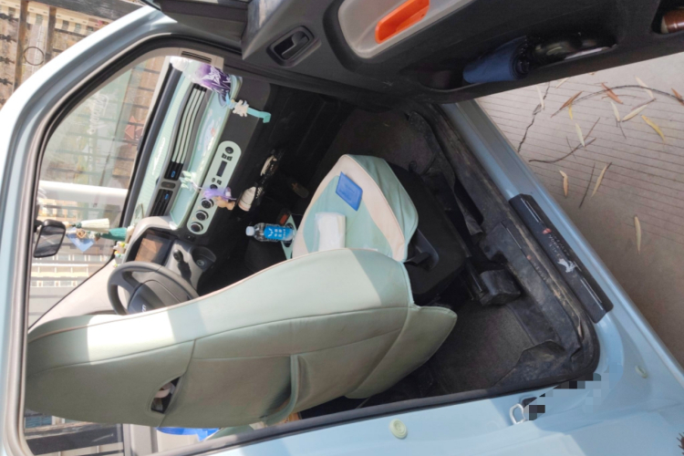 五菱汽车 宏光MINIEV 2022款 轻松款 磷酸铁锂局部细节9005