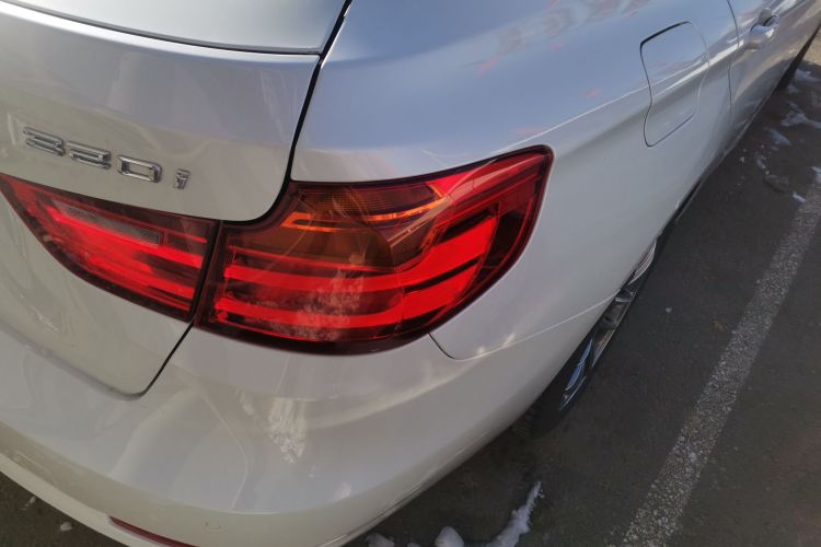 宝马3系GT 2014款 320i 领先型车身外观9