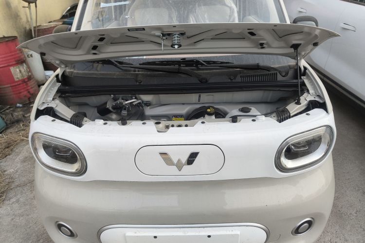 五菱汽车 宏光MINIEV 2024款 第三代 215km 青春版机舱底盘24