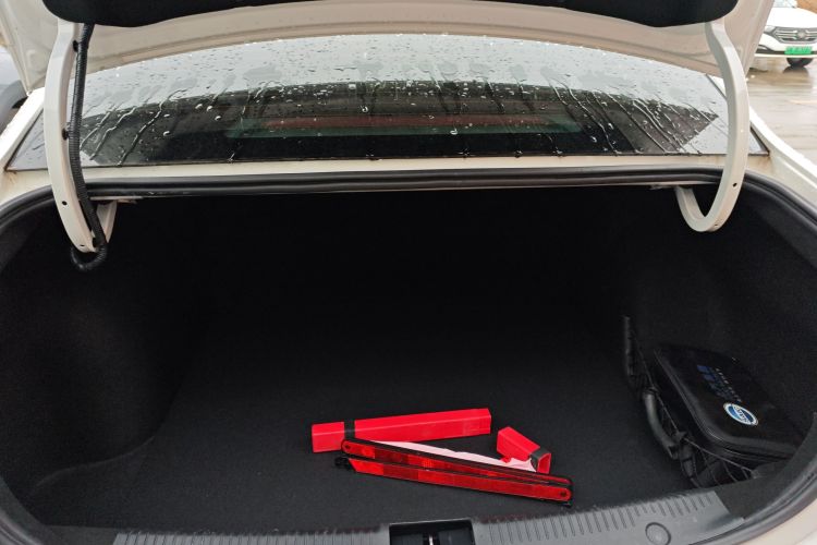 飞凡汽车 飞凡ER6 2021款 新动版 620km 智行版机舱底盘23