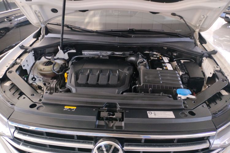 大众 途观L 2022款 330TSI 自动两驱智享版机舱底盘24