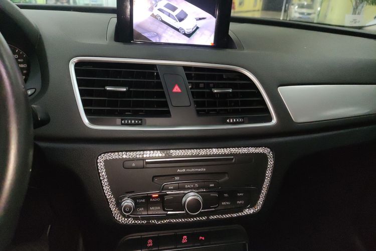 奥迪Q3 2018款 30周年年型 30 TFSI 时尚型中控内饰16