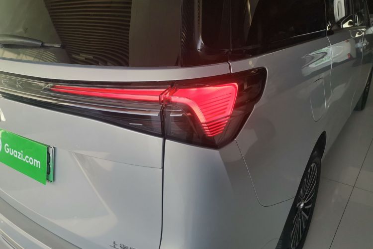 别克GL8新能源 2025款 陆尚 先享版 7座车身外观6006