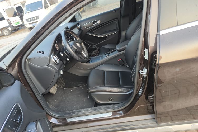 奔驰GLA 2015款 GLA 200 时尚型中控内饰19