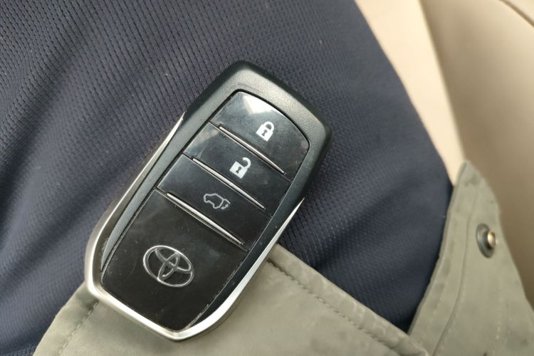 丰田 RAV4荣放 2015款 2.5L 自动四驱尊贵版中控内饰11