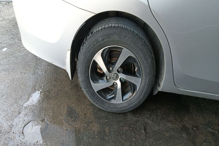 丰田 雷凌 2017款 改款双擎 1.8H GS E-CVT精英天窗版 国V车身外观6008