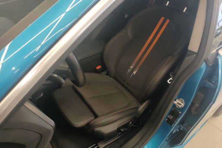 宝马2系(进口) 2021款 225i 四门轿跑车 M运动套装中控内饰19