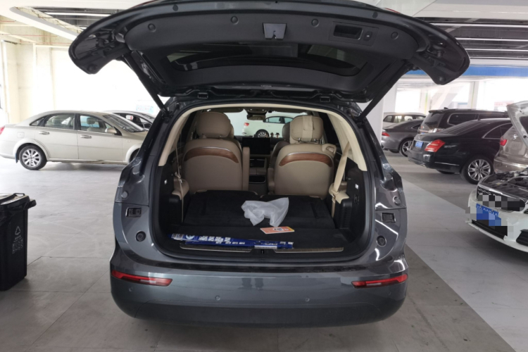 鸿蒙智行 问界M7 2022款 1.5T 四驱豪华版机舱底盘23