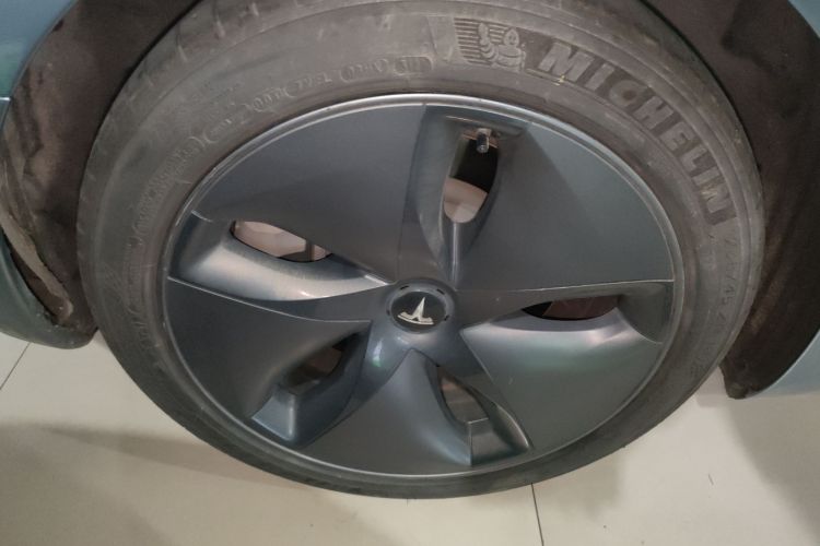 特斯拉 Model 3 2020款 标准续航后驱升级版车身外观6008