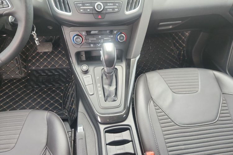 福特 福克斯 2015款 三厢 EcoBoost 180 自动精英型中控内饰18