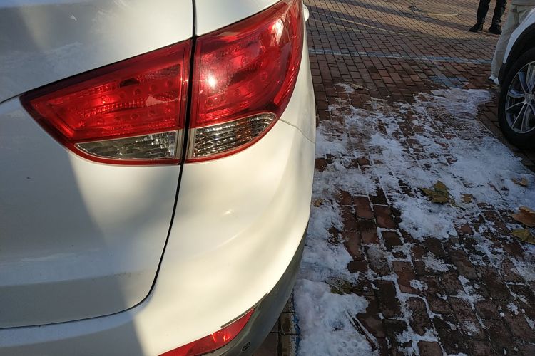 北京现代ix35 2015款 2.0L  手动两驱舒适型 国IV车身外观9