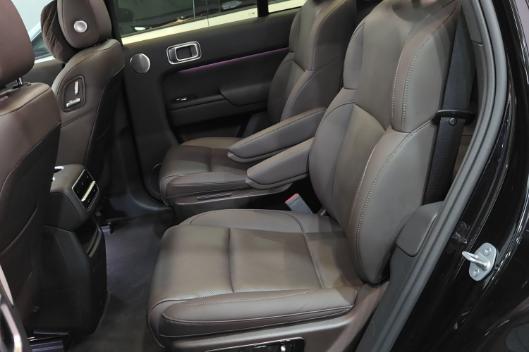 理想汽车 理想L8 2023款 Air中控内饰21