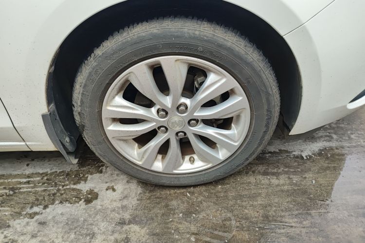 别克 英朗 2021款 典范 1.5L 自动精英型车身外观10