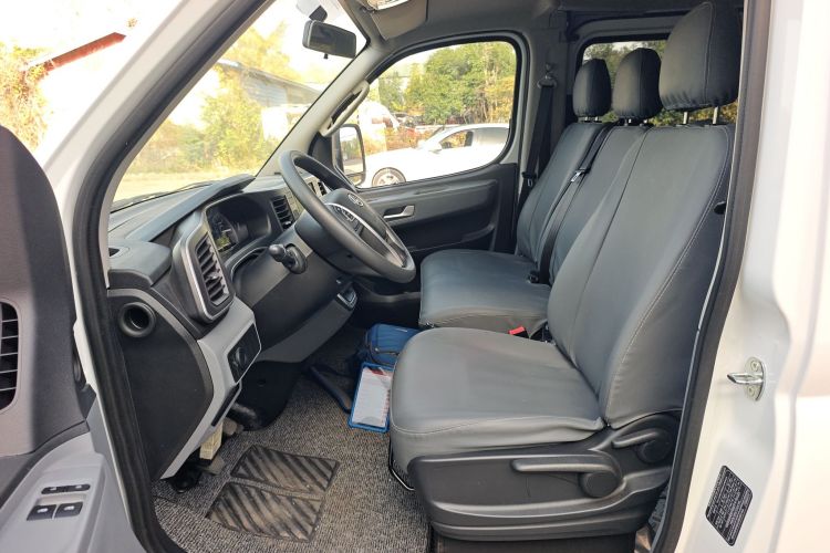 上汽大通MAXUS 新途V80 2024款 傲运通超值版 6MT 短轴超低顶127Ps 5/6座局部细节19