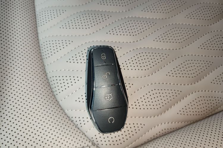 比亚迪 汉 2025款 EV 506KM尊贵型中控内饰7001