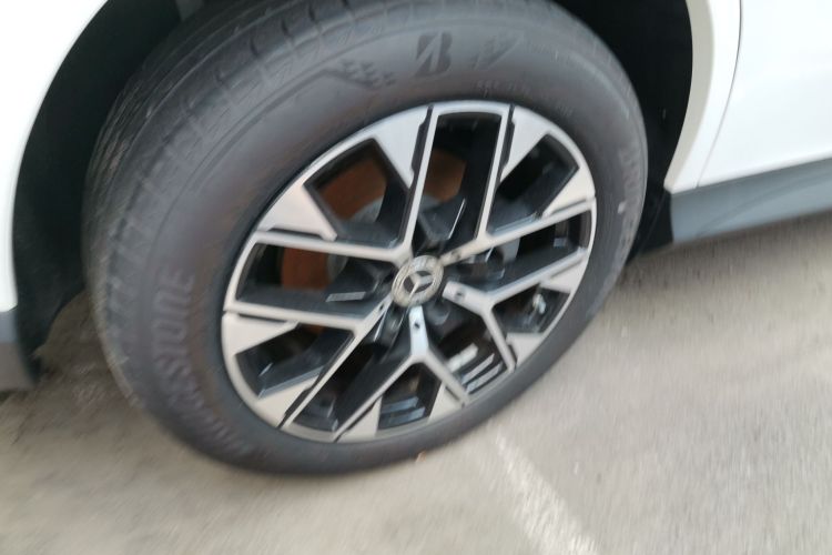 奔驰GLC 2024款 GLC 260 L 4MATIC 豪华型 5座车身外观6008