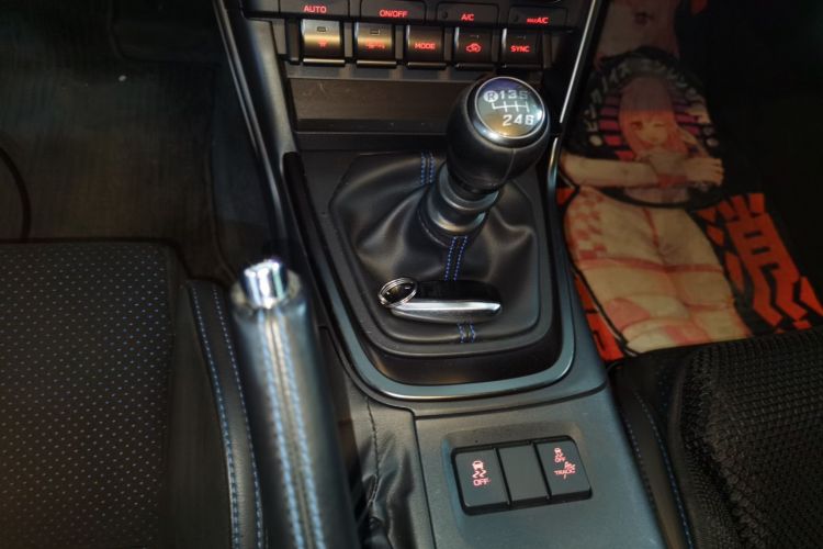 斯巴鲁BRZ 2023款 2.4L 手动10周年纪念版中控内饰18