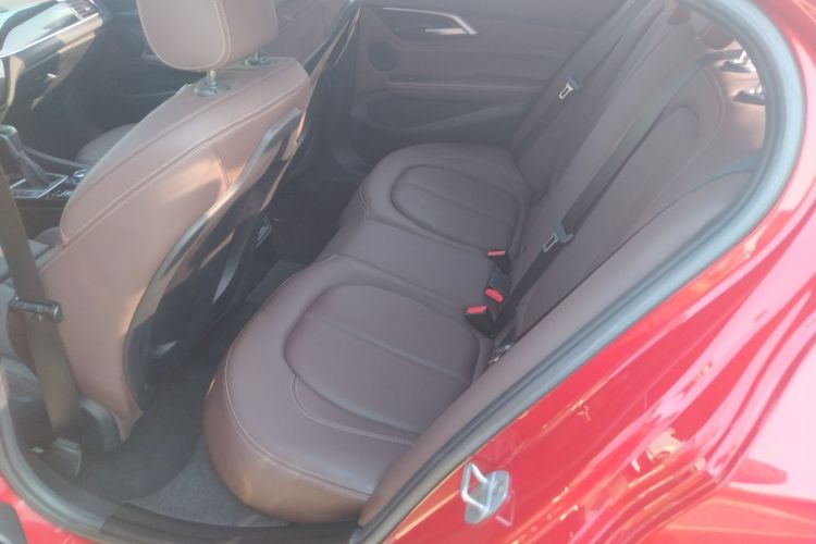 宝马1系 2019款 118i M运动套装中控内饰7004