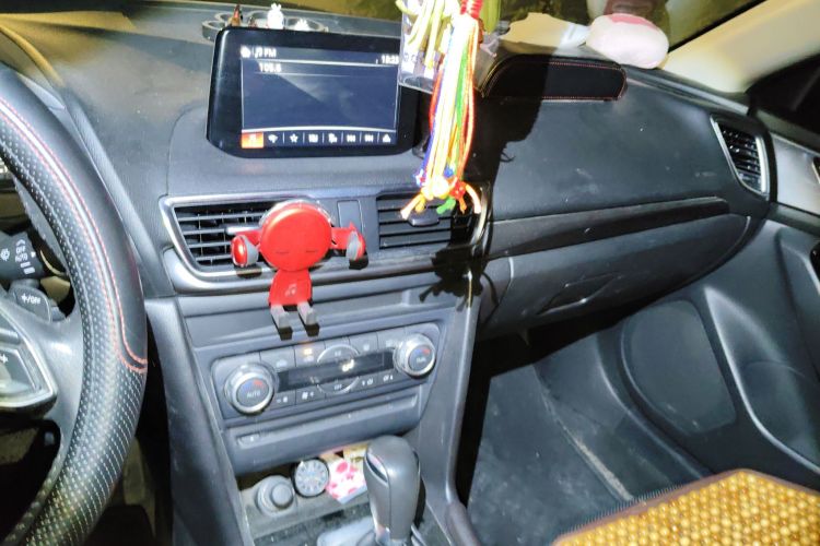 马自达3 昂克赛拉 2017款 两厢 2.0L 自动运动型 国V中控内饰16