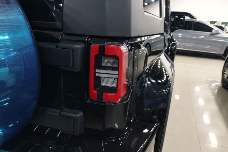 北京越野 北京BJ40 2020款 2.0T 自动四驱城市猎人版侠客型车身外观9