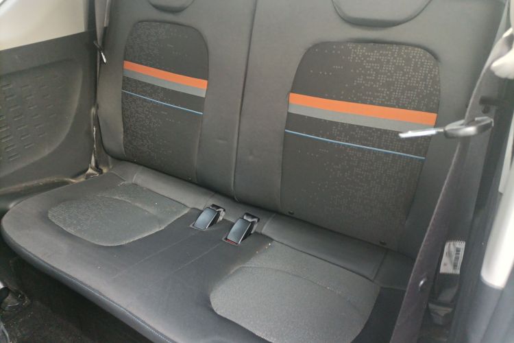 五菱汽车 宏光MINIEV 2022款 轻松款 三元锂中控内饰7004