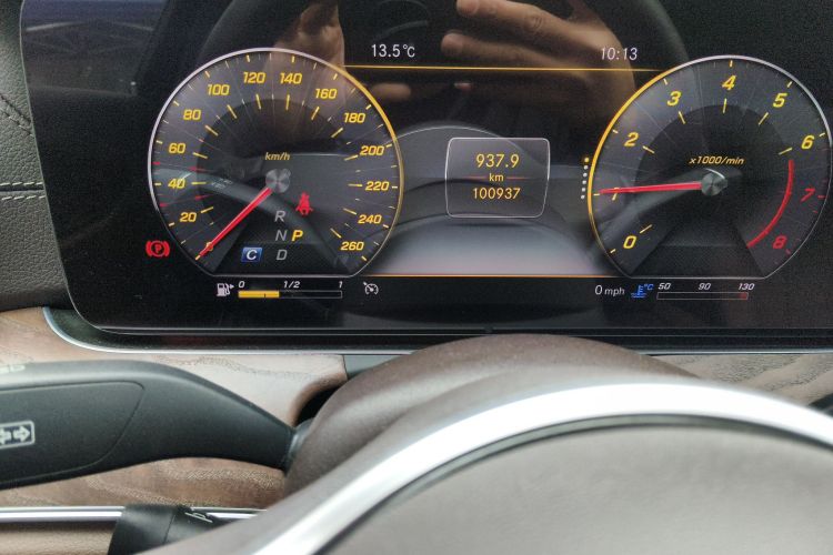 奔驰E级 2020款 E 300 L 时尚型中控内饰15