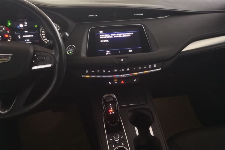 凯迪拉克XT4 2020款 28T 两驱领先型中控内饰16