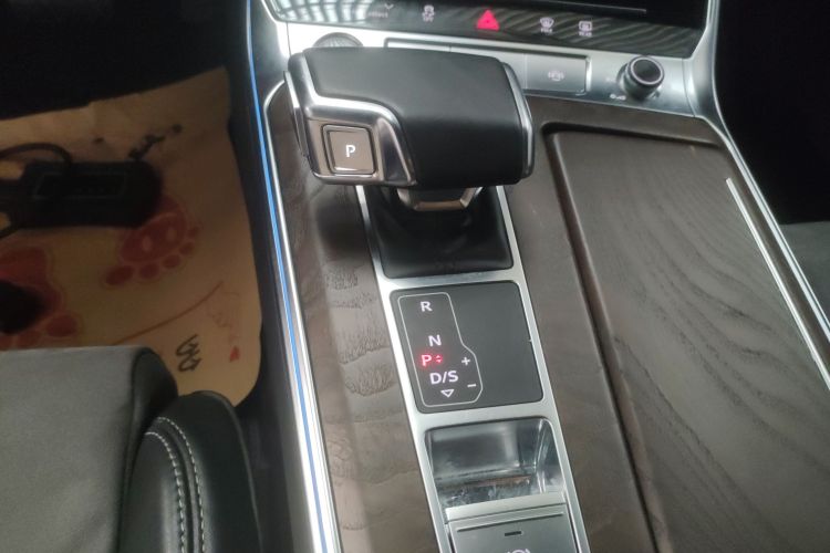 奥迪A6L 2023款 45 TFSI quattro 臻选动感型中控内饰18