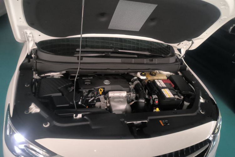 别克GL6 2021款 323T 轻混动互联豪华型机舱底盘24