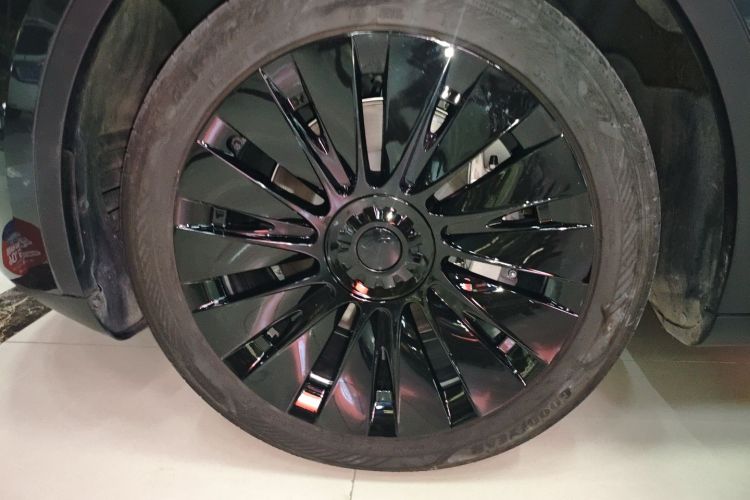 特斯拉 Model Y 2024款 后轮驱动版车身外观6007